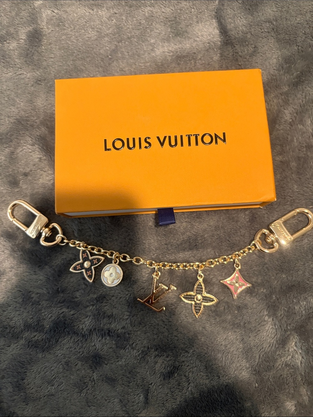 Charm bracelet for your purses